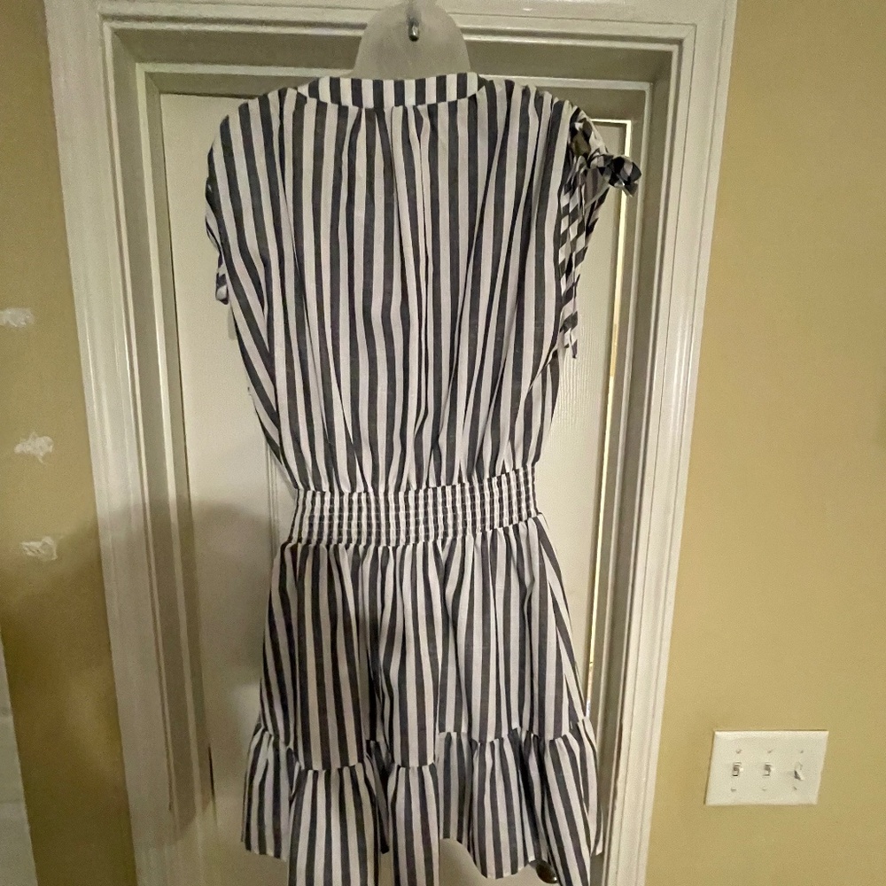 NWOT  Striped Mini Dress Blue White Smocked Waist Size L - Picture 4 of 4